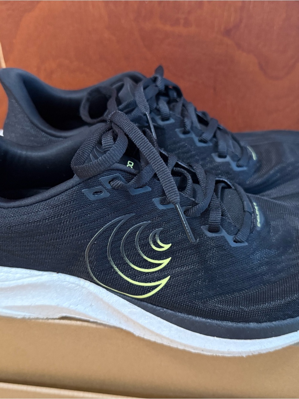 Topo Athletic Cyclone 3 Running/Walking shoes - Picture 2 of 10
